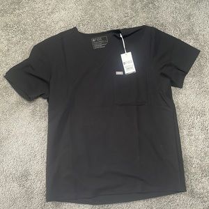 NWT Figs Mens Leon Two Pocket Scrub Top Size L. Never worn. Black